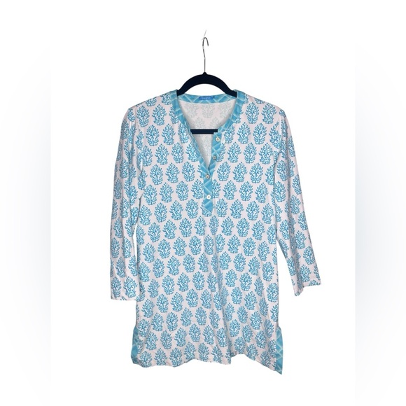 J. McLaughlin Tops - J. McLaughlin White and Blue Blouse Size Medium